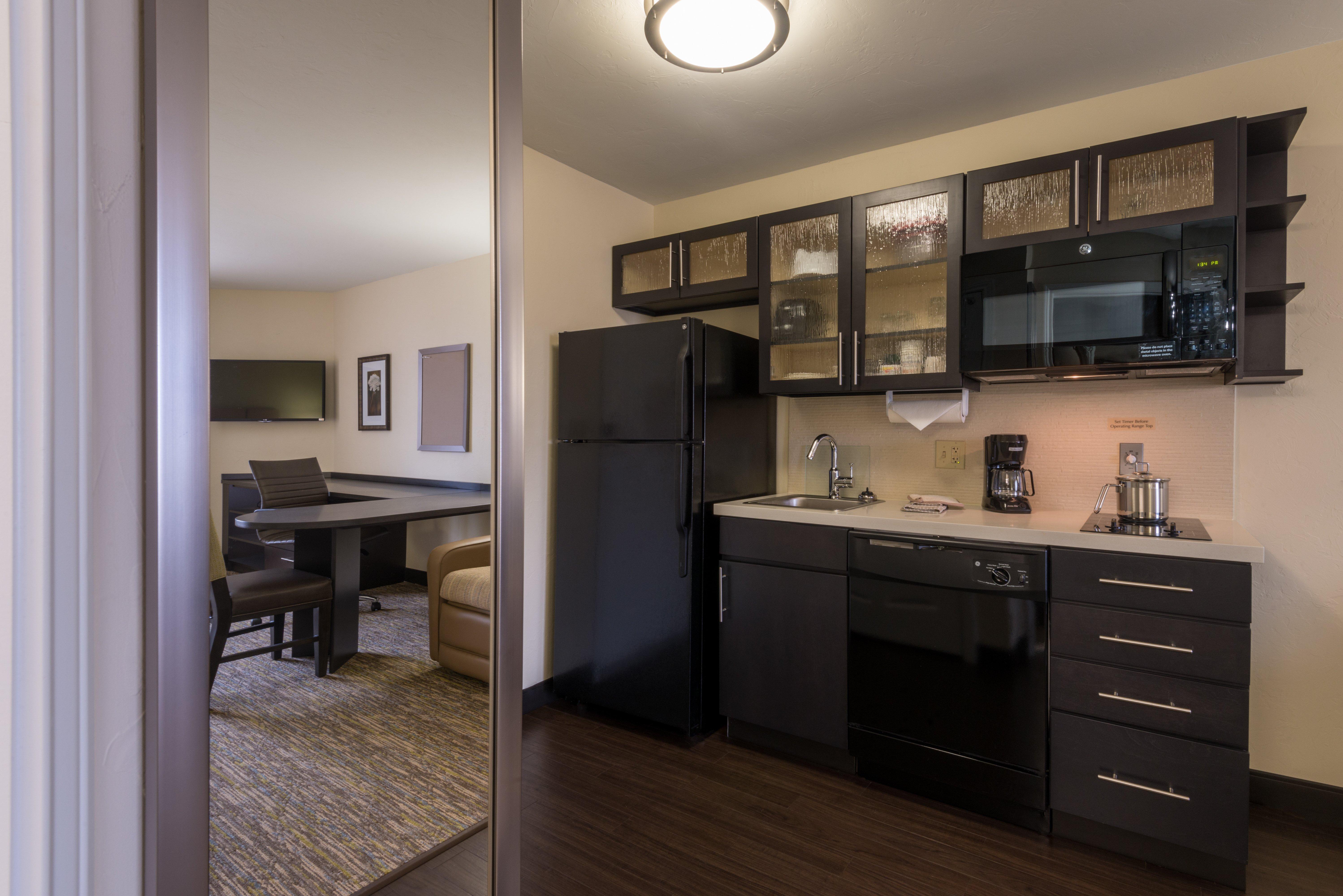 Candlewood Suites Del City By Ihg Exterior photo